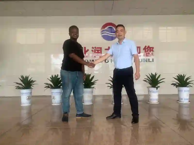 Kontrola pojazdu przez klienta w Zimbabwe: Ciężarówka z przyczepą burtową do prześwitu