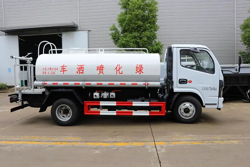 Wysokociśnieniowy pojazd do zraszania wodą