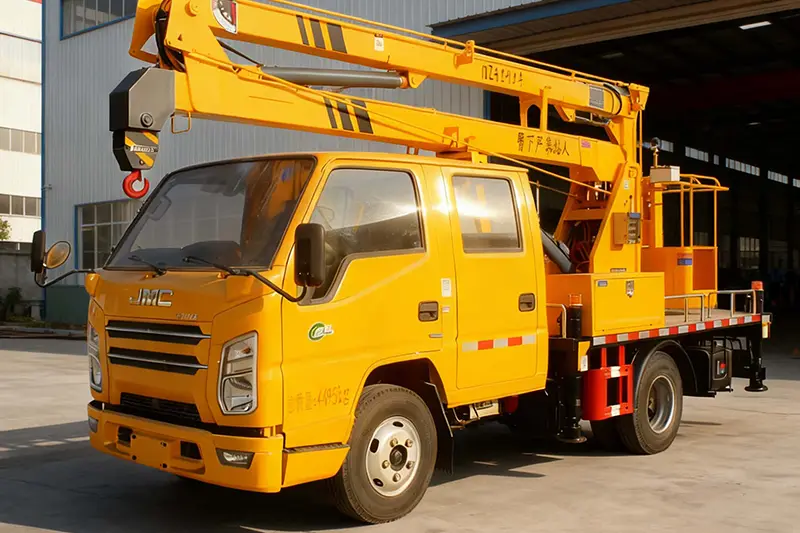 Średni ciężarówka robocza z wysięgnikiem przegubowym