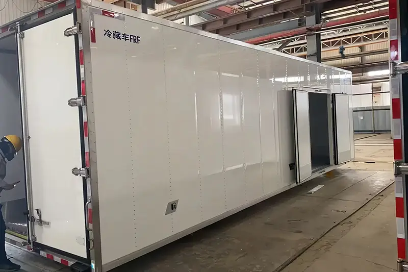 Nadwozie ciężarówki chłodnia